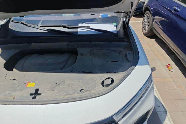Used Baojun RS-5 2019 1.5T CVT Intelligent Driving Flagship Version China VI Emission Standard Engine Bay Left
