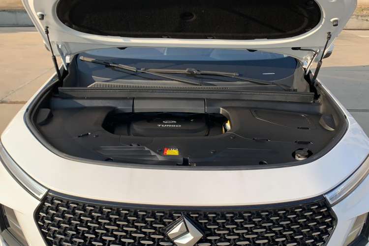 Used Baojun RS-5 2019 1.5T CVT Intelligent Drive Luxury Edition China VI Engine Bay