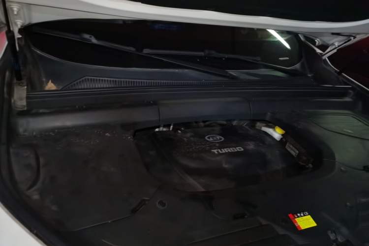 Used Baojun RS-5 2019 1.5T CVT Intelligent Driving Flagship Version China VI Emission Standard Engine Bay Right