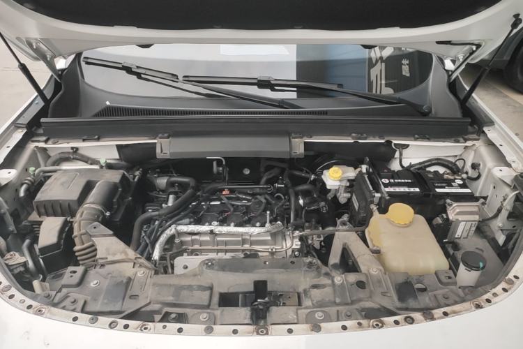 Used Baojun RS-5 2019 1.5T CVT Intelligent Drive Luxury Edition China VI Engine Bay