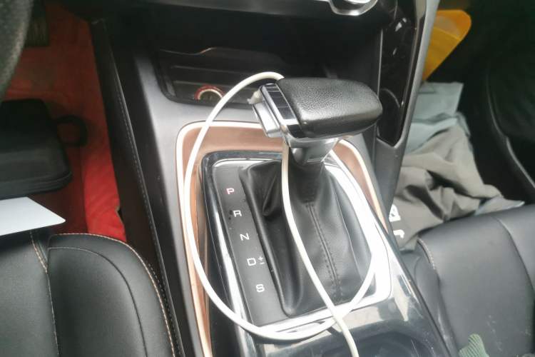 Used Baojun RS-5 2019 1.5T CVT Intelligent Drive Luxury Edition China VI Gear Lever