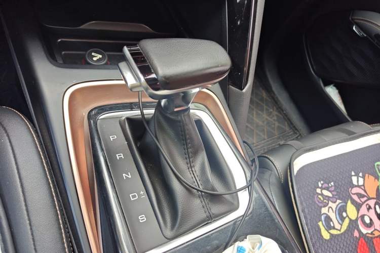 Used Baojun RS-5 2019 1.5T CVT Intelligent Drive Luxury Edition China VI Gear Lever