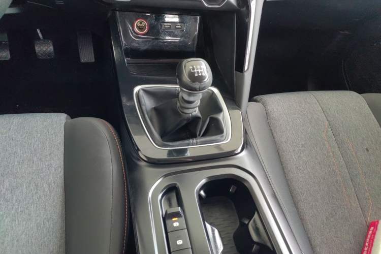 Used Baojun RS-5 2019 1.5T Manual Super Connectivity Version China VI Gear Lever