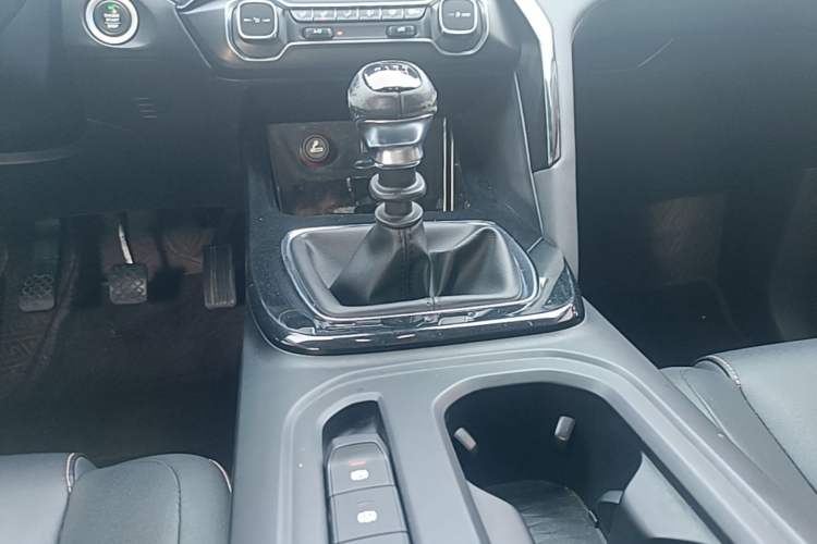 Used Baojun RS-5 2019 1.5T Manual Super Connected Luxury Edition China VI Gear Lever