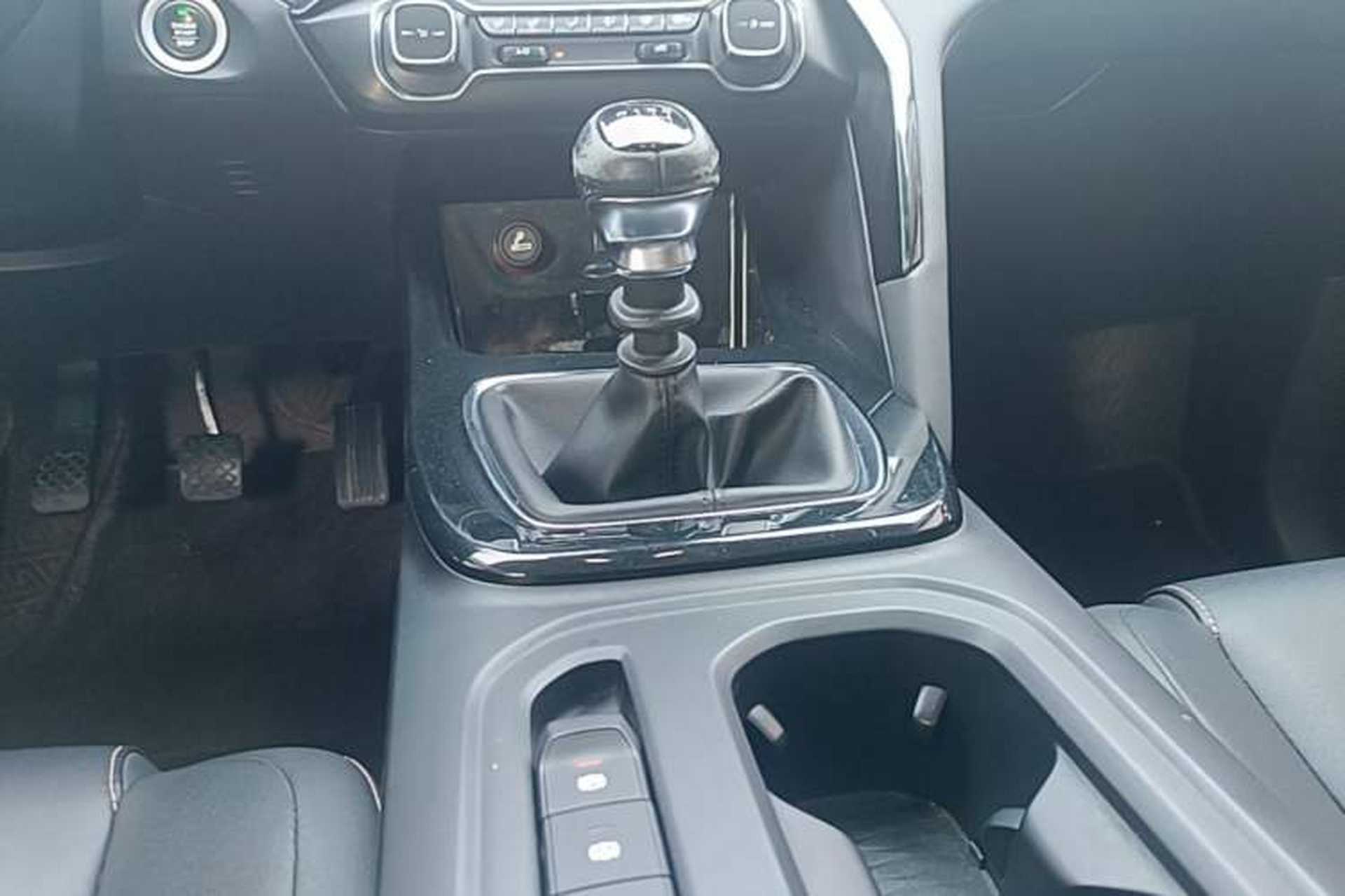 Used Baojun RS-5 2019 1.5T Manual Super Connected Luxury Edition China VI Gear Lever