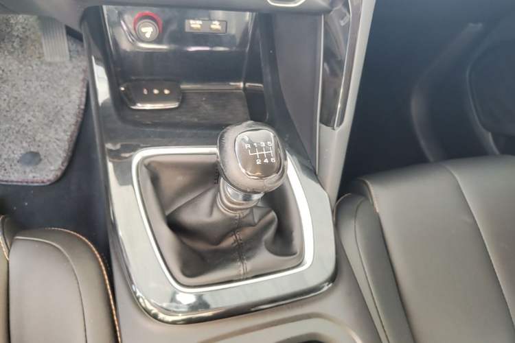 Used Baojun RS-5 2019 1.5T Manual Super Connected Luxury Edition China VI Gear Lever