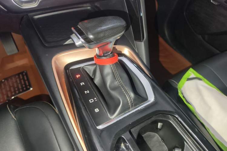 Used Baojun RS-5 2019 1.5T CVT Intelligent Drive Luxury Edition China VI Gear Lever