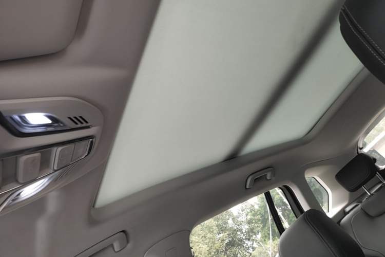 Used Baojun RS-5 2019 1.5T CVT Intelligent Drive Luxury Edition China VI Headliner