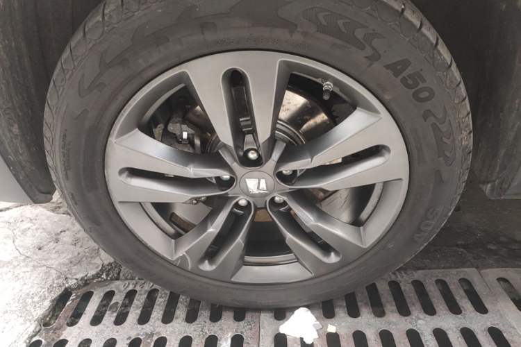 Used Baojun RS-5 2019 1.5T CVT Intelligent Drive Luxury Edition China VI Left Front Wheel Hub