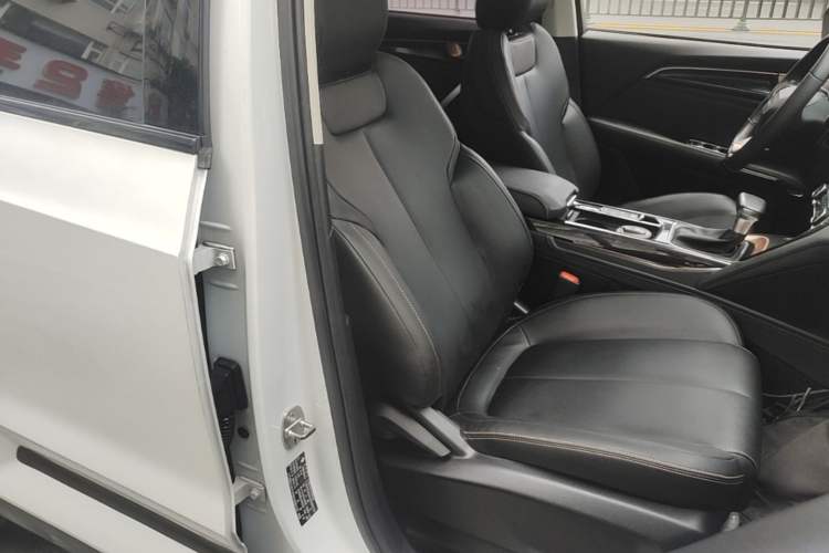 Used Baojun RS-5 2019 1.5T CVT Intelligent Drive Luxury Edition China VI Right Front Seat