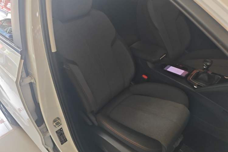 Used Baojun RS-5 2019 1.5T Manual Super Connectivity Version China VI Right Front Seat