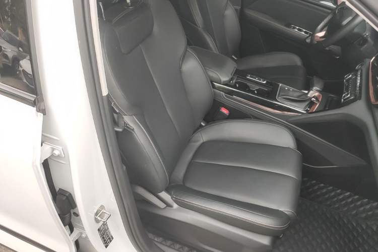 Used Baojun RS-5 2019 1.5T CVT Intelligent Drive Luxury Edition China VI Right Front Seat