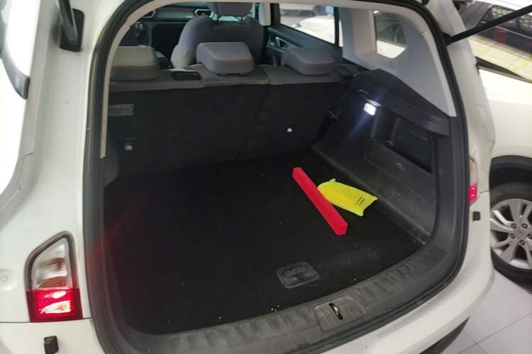 Used Baojun RS-5 2019 1.5T CVT Super Connected Trendy Edition China VI Trunk