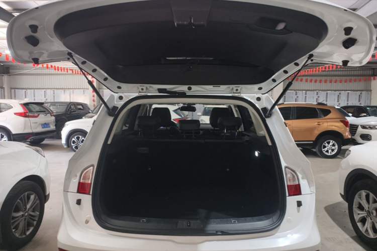 Used Baojun RS-5 2019 1.5T CVT Intelligent Drive Luxury Edition China VI Trunk