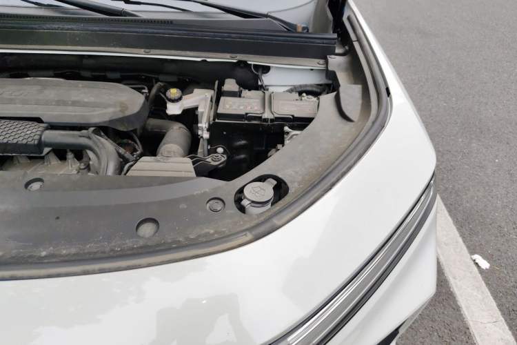 Used Baojun RS-5 2020 300T CVT Smart Prestige Edition Engine Bay Left