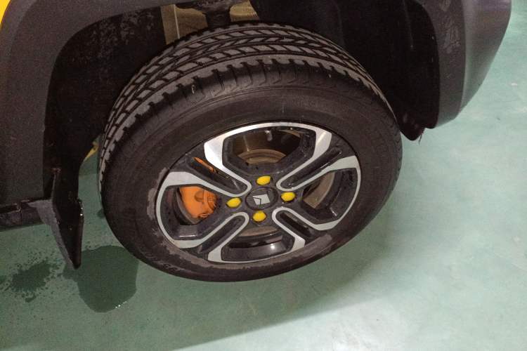 Used Baojun Spark 2023 Flagship Edition Right Front Wheel Hub