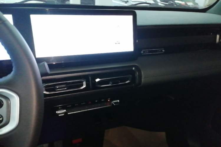 Used Baojun Spark 2023 Flagship Edition Audio And AC Panel