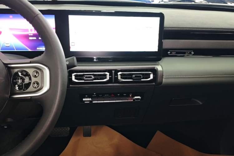 Used Baojun Spark 2023 Flagship Edition Audio And AC Panel