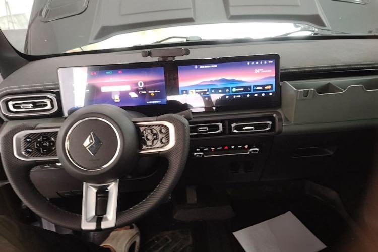 Used Baojun Spark 2023 Intelligent Premium Edition Center Console