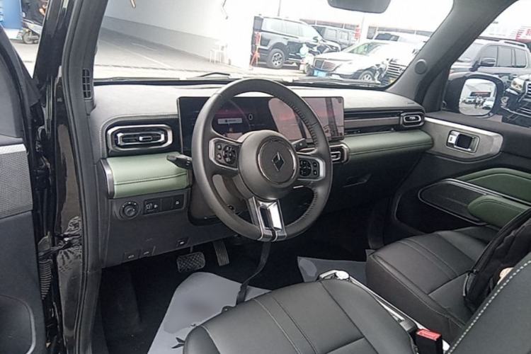 Used Baojun Spark 2023 Intelligent Premium Edition Center Console