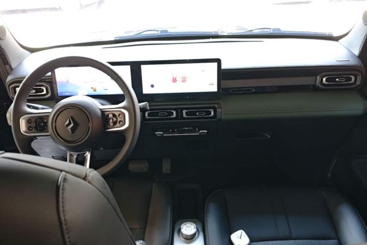 Used Baojun Spark 2023 Intelligent Premium Edition Center Console
