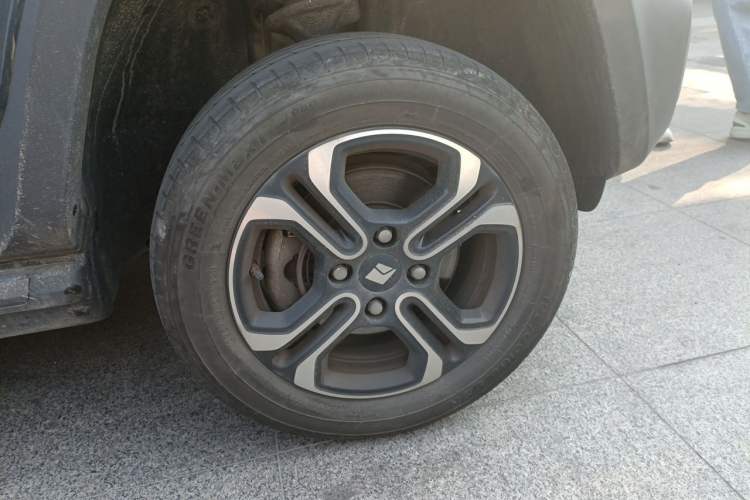 Used Baojun Spark 2023 Flagship Edition Right Front Wheel Hub