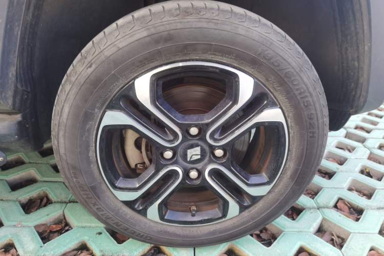 Used Baojun Spark 2023 Flagship Edition Right Front Wheel Hub