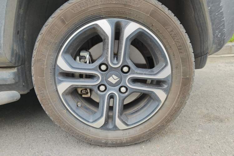 Used Baojun Spark 2023 Flagship Edition Right Front Wheel Hub