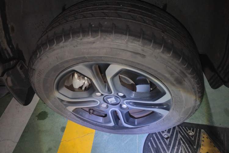 Used Baojun Spark 2023 Flagship Edition Right Front Wheel Hub