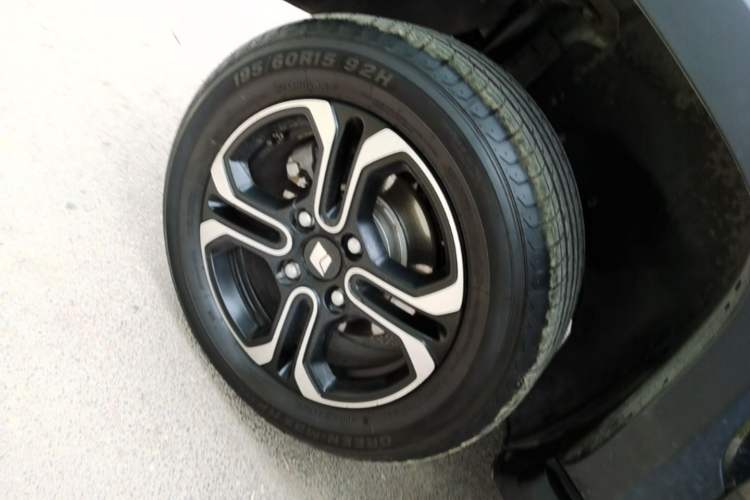 Used Baojun Spark 2023 Flagship Edition Right Rear Wheel Hub
