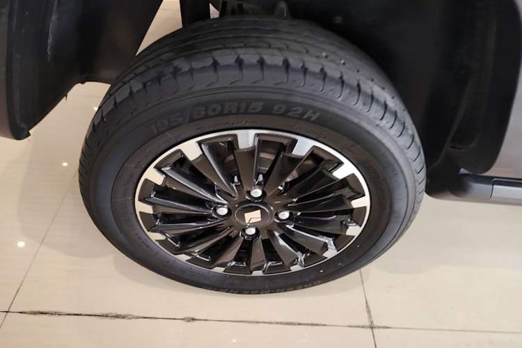 Used Baojun Spark 2023 Flagship Edition Right Rear Wheel Hub