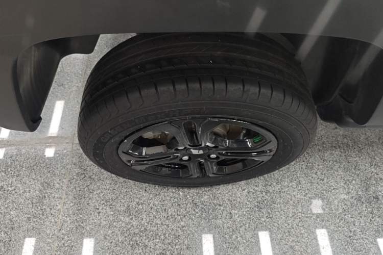 Used Baojun Spark 2023 Flagship Edition Right Rear Wheel Hub