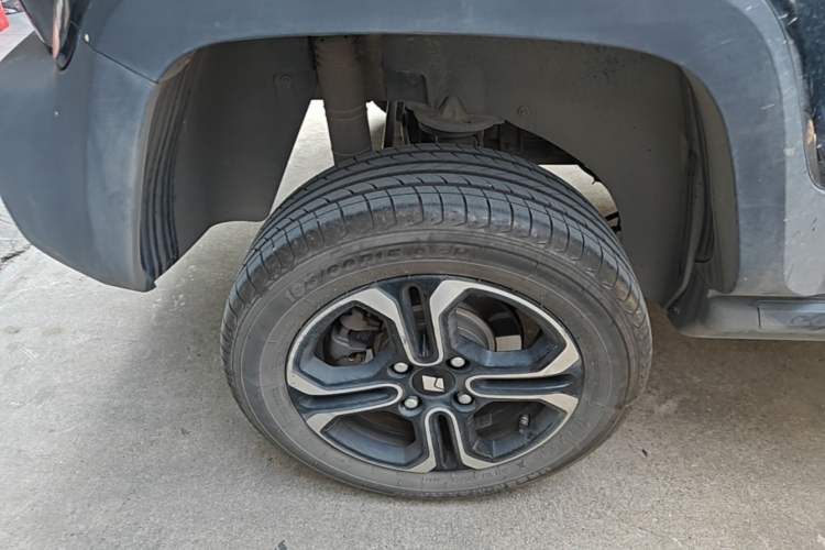 Used Baojun Spark 2023 Flagship Edition Right Rear Wheel Hub