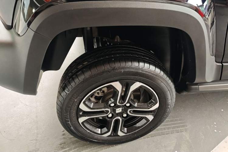 Used Baojun Spark 2023 Flagship Edition Right Rear Wheel Hub