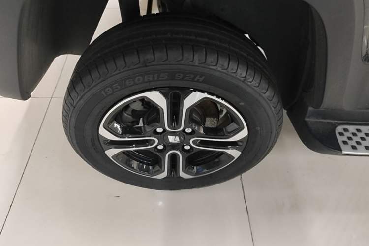 Used Baojun Spark 2023 Flagship Edition Right Rear Wheel Hub