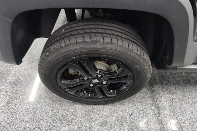 Used Baojun Spark 2023 Flagship Edition Right Rear Wheel Hub