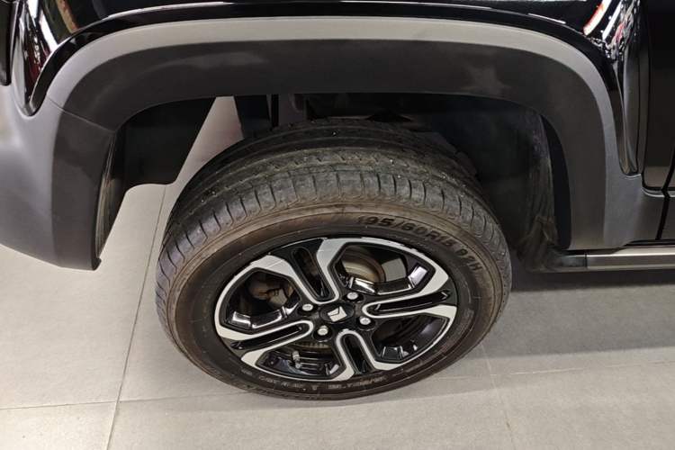 Used Baojun Spark 2023 Flagship Edition Right Rear Wheel Hub