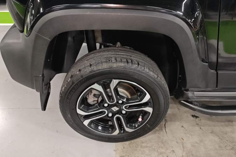 Used Baojun Spark 2023 Flagship Edition Right Rear Wheel Hub
