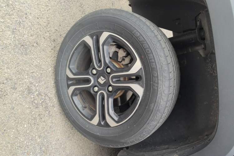 Used Baojun Spark 2023 Flagship Edition Right Rear Wheel Hub