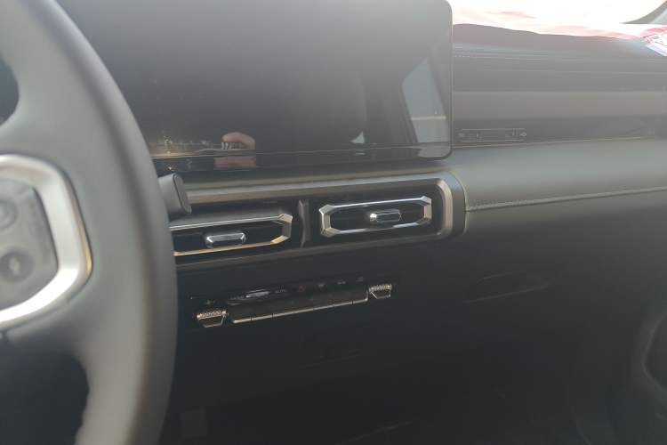 Used Baojun Spark 2023 Flagship Edition Audio And AC Panel