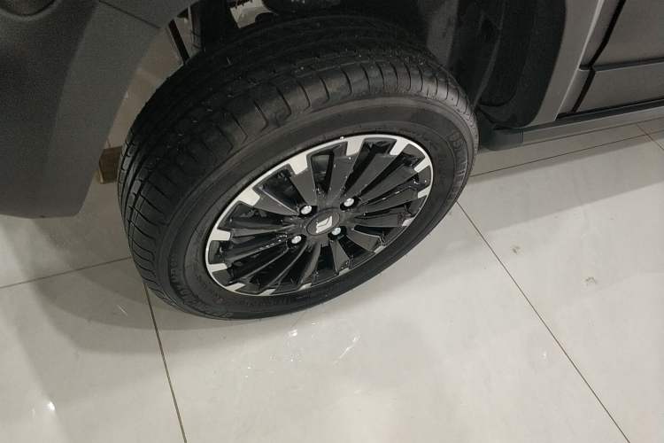 Used Baojun Spark 2023 Flagship Edition Right Rear Wheel Hub