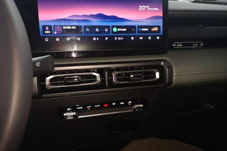 Used Baojun Spark 2023 Intelligent Premium Edition Audio And AC Panel