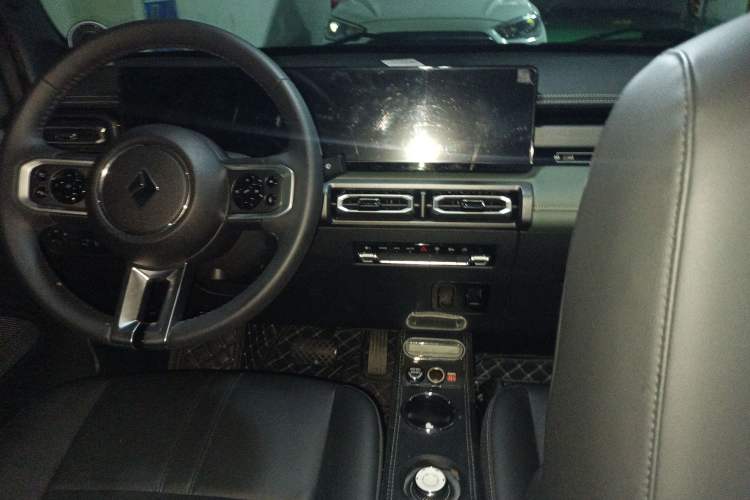 Used Baojun Spark 2023 Intelligent Premium Edition Center Console