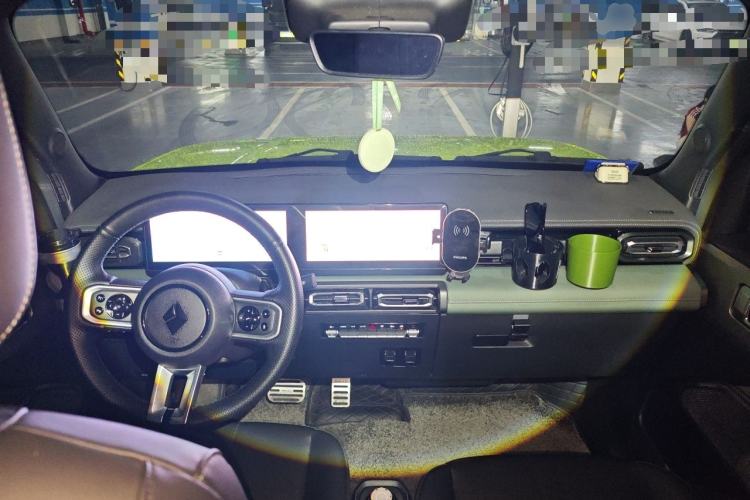 Used Baojun Spark 2023 Intelligent Premium Edition Center Console