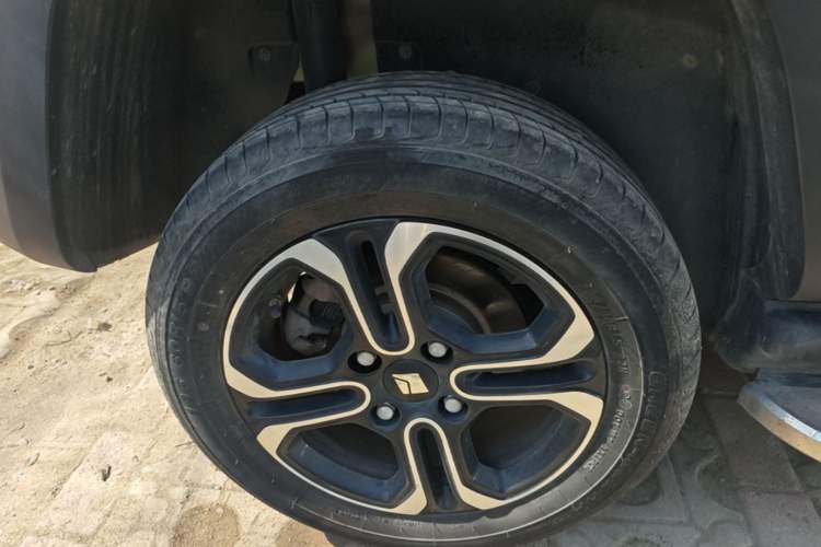 Used Baojun Spark 2023 Flagship Edition Right Rear Wheel Hub