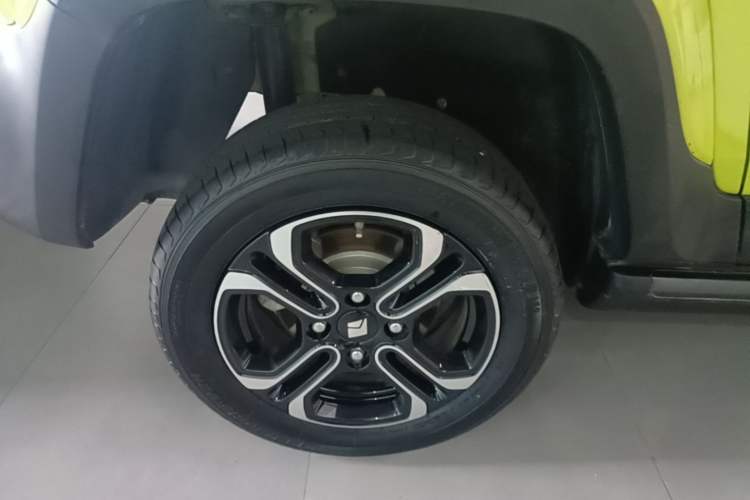 Used Baojun Spark 2023 Flagship Edition Right Rear Wheel Hub