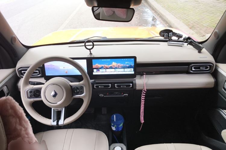Used Baojun Spark 2023 Intelligent Premium Edition Center Console
