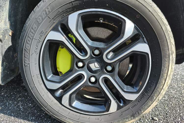 Used Baojun Spark 2023 Intelligent Premium Edition Right Front Wheel Hub