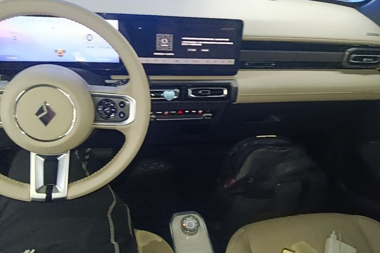 Used Baojun Spark 2023 Intelligent Premium Edition Center Console