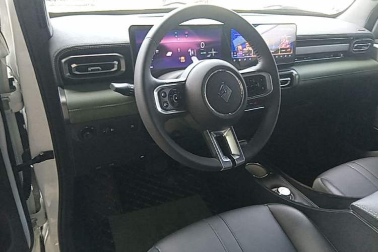 Used Baojun Spark 2023 Intelligent Premium Edition Center Console